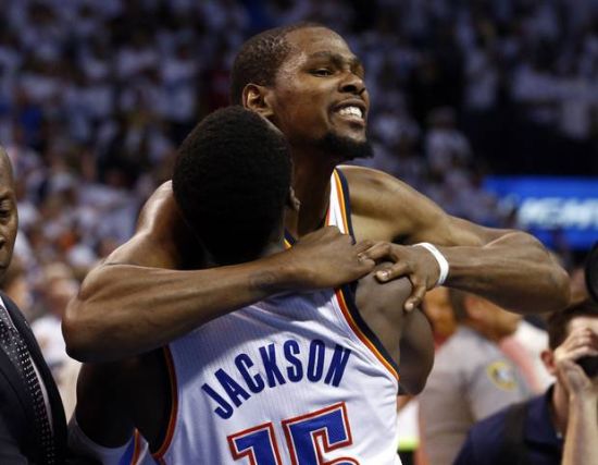 巴萨半场0-1落后法兰克福（半场战罢，巴萨0-1暂时落后法兰克福）