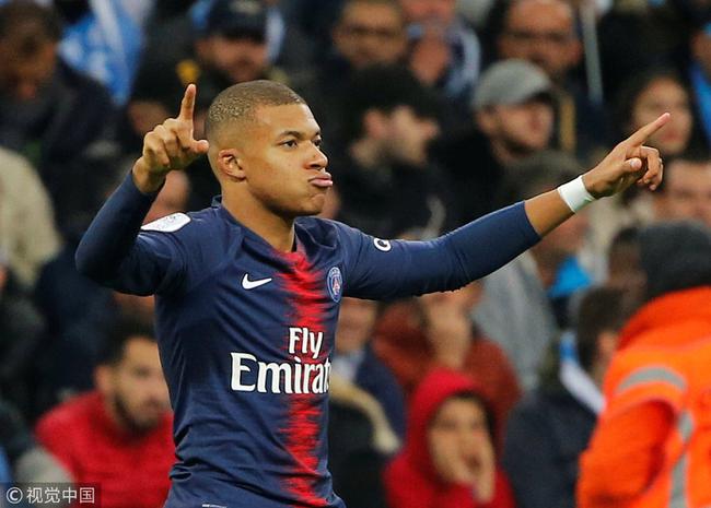 NBA：勇士主场击败灰熊 库里狂砍45分（NBA：勇士坐镇主场力克灰熊，库里轰下45分）