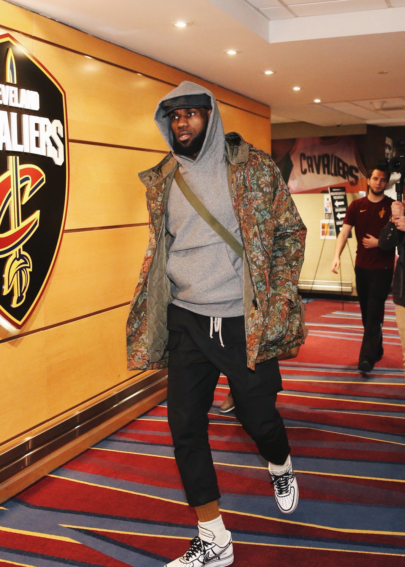 直接打爆了开拓者防线！活塞内线新星的统治力真是相当惊人？（活塞内线新星强势碾压开拓者防线，统治力爆表）