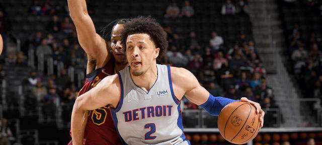 CBA：辽宁大胜山东 外援联手爆发（CBA：辽宁狂胜山东，双外援合力发威）