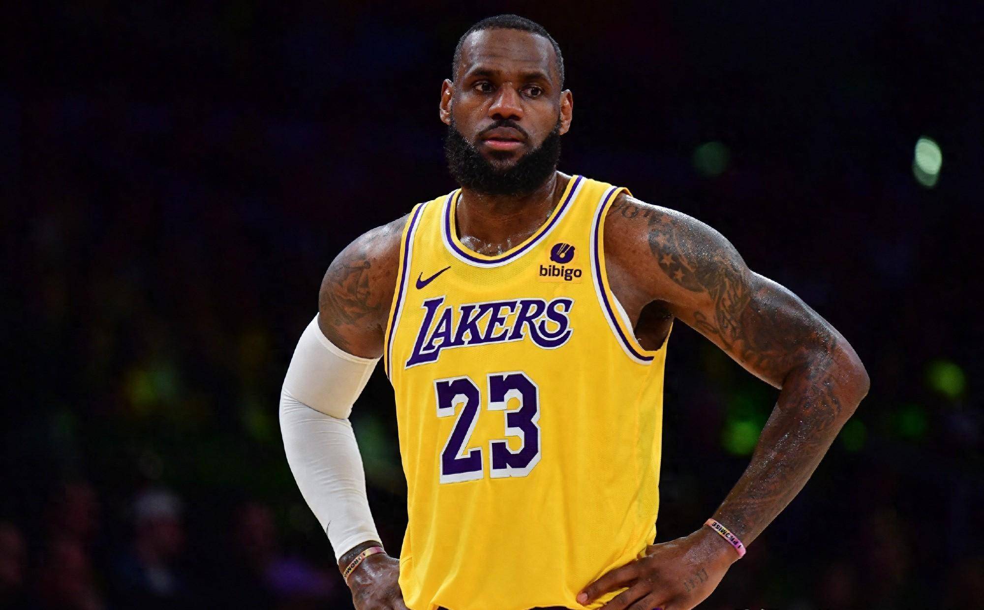 起势了！杰曼突破拉杆上篮2+1 北京一波8-0反超（杰曼强突拉杆打成2+1，北京轰出8-0攻势完成反超）