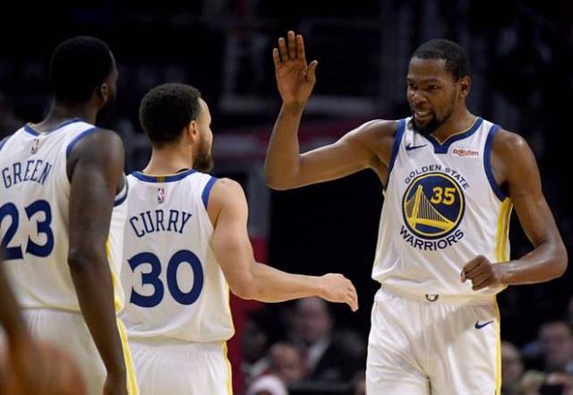 武汉车谷江大女足亚冠第二轮首发：王霜领衔，邓梦晔单箭头（亚冠次轮武汉车谷江大女足首发出炉：王霜坐镇，邓梦晔单箭头）