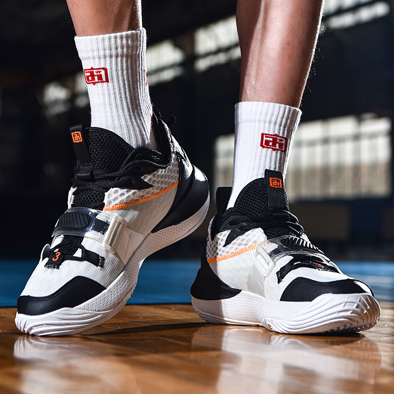 意媒：国米可以启用青训小将卡马特，以应对邓弗里斯伤缺情况（意媒：邓弗里斯伤缺，国米或启用青训小将卡马特顶替）