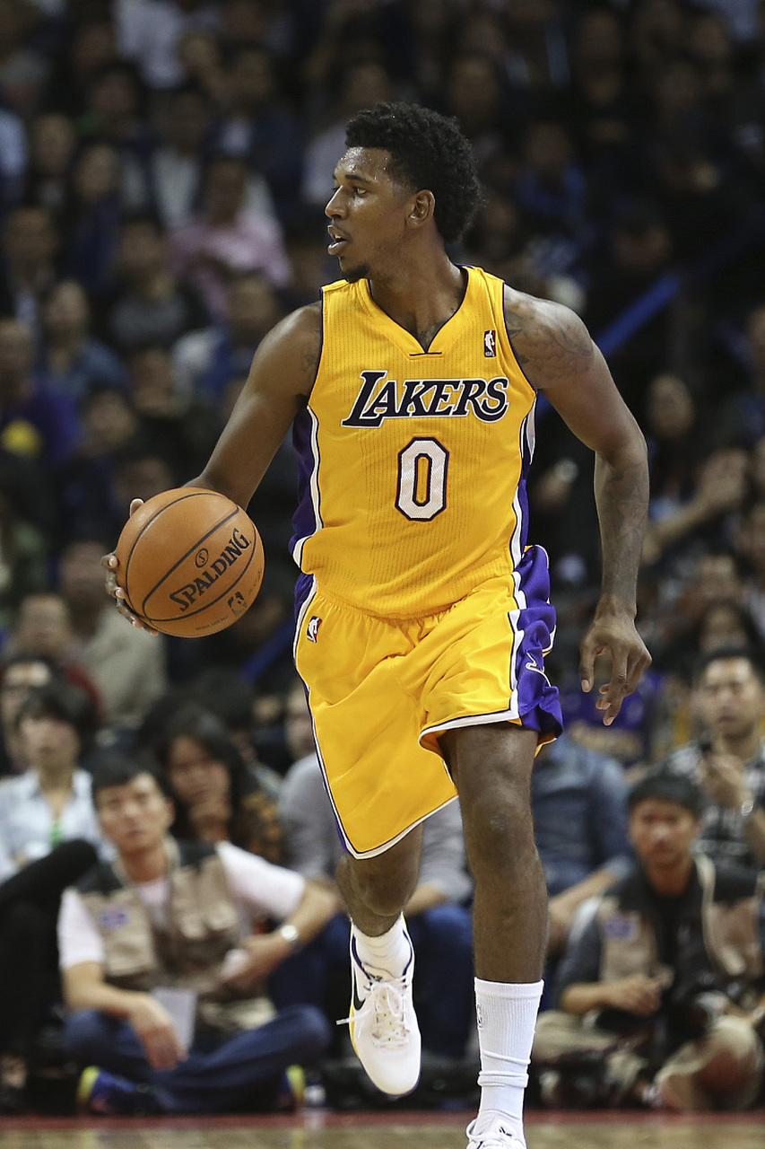 伯纳乌变装，现代化球场伯纳乌＂秒变＂橄榄球比赛场地（伯纳乌华丽变身：现代化球场一键切换橄榄球赛场）