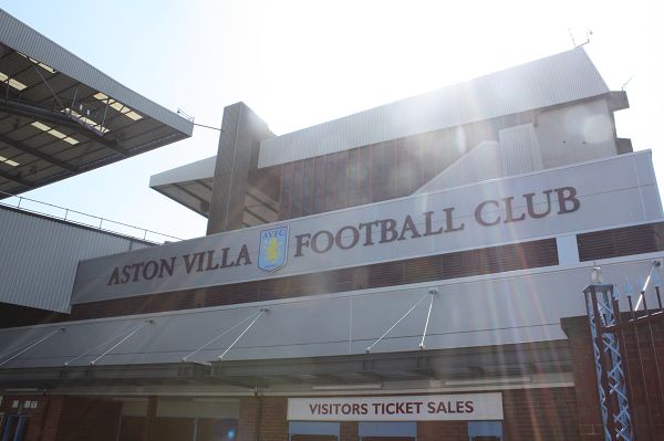 曝曼联愿1亿签安德森，不惜代价与曼城抢人！拉爵力挺阿莫林加速重建（传曼联愿砸1亿签安德森，誓与曼城抢人；拉爵力挺阿莫林推动重建提速）