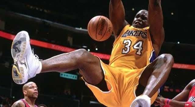 英超半场：内托冲顶破门，吉滕斯献助攻，切尔西1-0伯恩利（英超半场战报：吉滕斯送助攻，内托头球建功，切尔西暂1-0伯恩利）