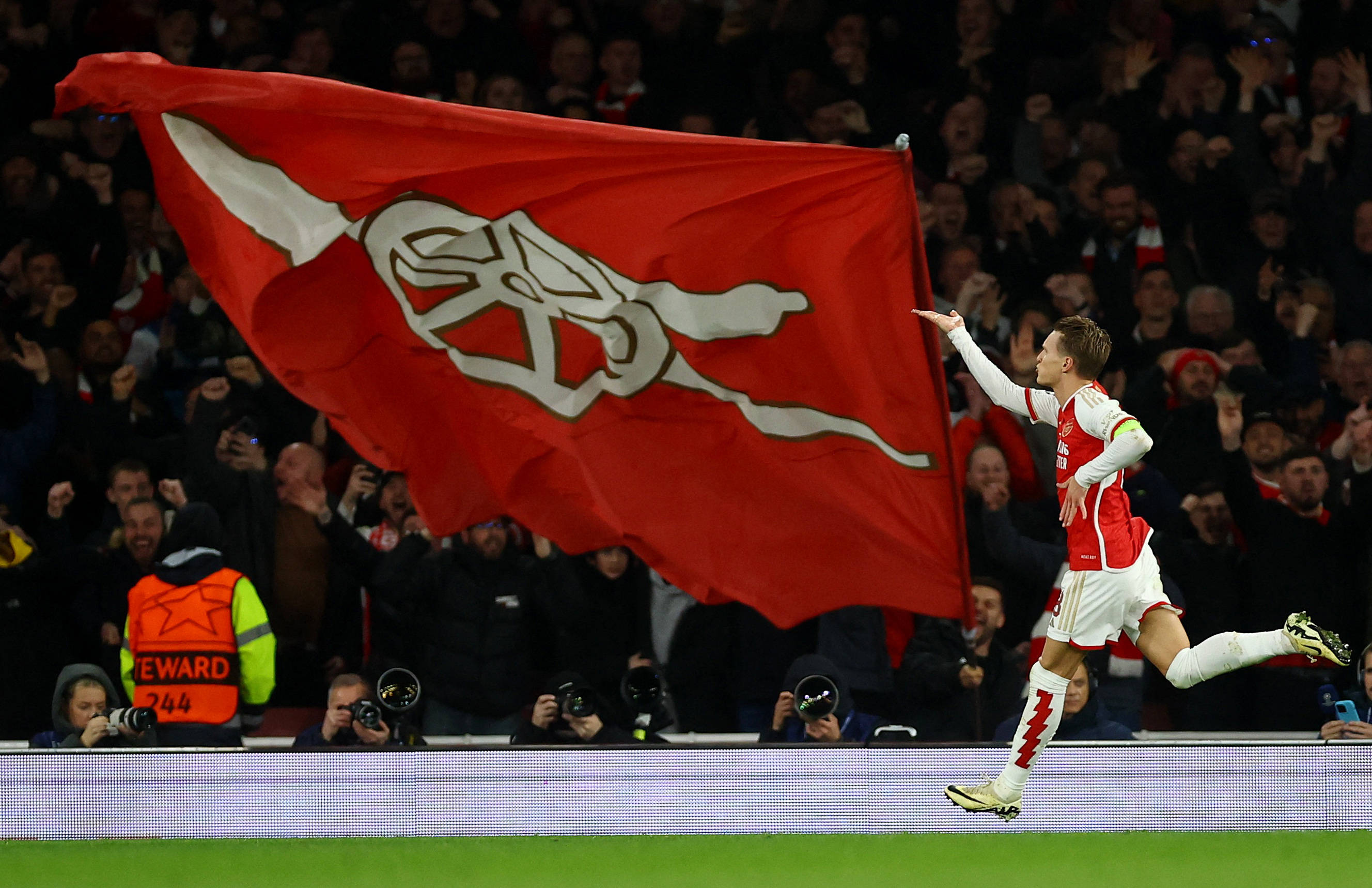 何意味？世非预生死战尼日利亚下半场前段即撤下三名首发前锋（世非预生死战，尼日利亚下半场初段连撤三名首发前锋，释放何种信号？）