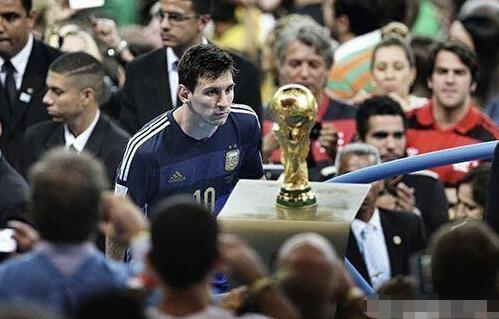 苗原：辽宁铁人18岁高中锋张家鸣获得伯恩利U21的试训邀请（苗原：伯恩利U21向辽宁铁人18岁高中锋张家鸣发出试训邀请）