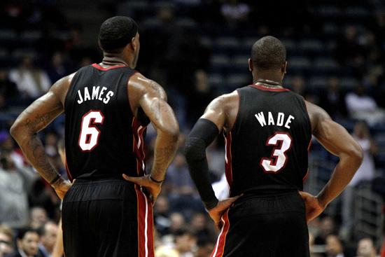 辽宁男篮CBA杯赛遭江苏大爆冷引热议！球迷不满外援刷爆官媒评论区（CBA杯赛冷门：辽宁男篮不敌江苏惹热议，球迷不满外援涌入官媒评论区）