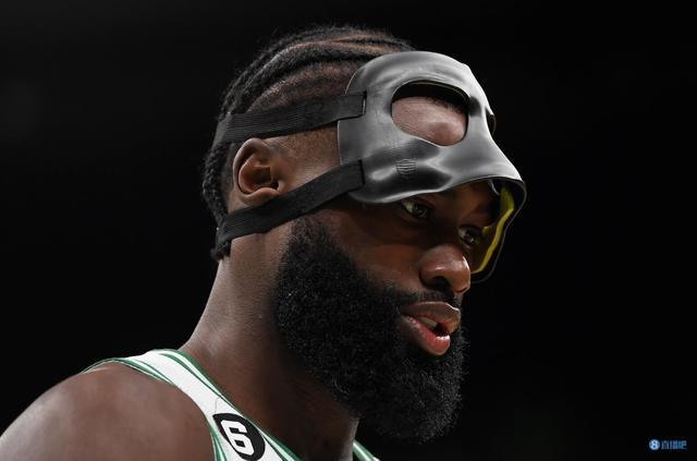 雷霆主帅：首战马刺是“试金石”，不过度准备专注实战检验（雷霆主帅：马刺首战是检验球队的试金石，避免过度准备、以比赛见真章）