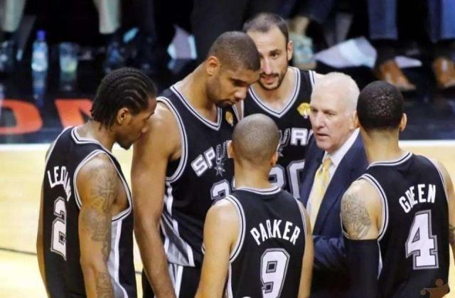 于根伟考察收官战主场场地：前些天草皮一直在开地暖加紧养护（于根伟查看收官战主场：草皮此前启用地暖加速养护）