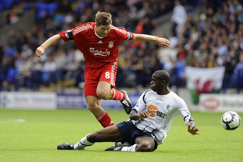 吴少聪纪念足协杯夺冠：很开心来国安第一年就能为冠军做贡献（吴少聪足协杯夺冠感言：加盟国安首年能为冠军出力很开心）