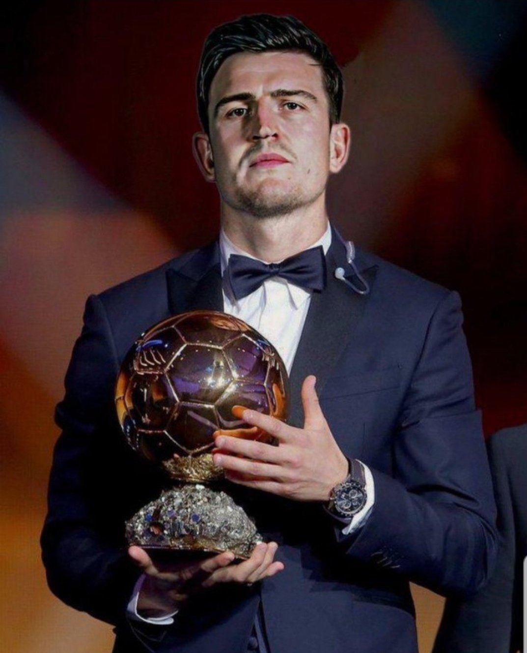 跟队记者：迈尼昂看起来不会续约，但阿莱格里仍在试图说服他（队记：迈尼昂续约前景不乐观，阿莱格里仍在努力说服他）