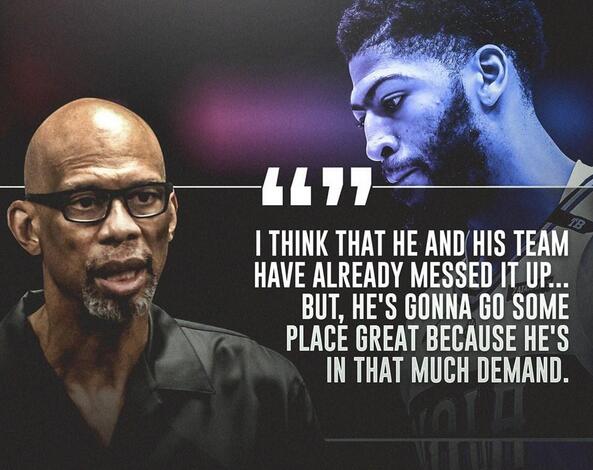 西甲半场：拉菲尼亚点射建功+中框，巴萨暂1-0十人黄潜（西甲半场战报：拉菲尼亚点球破门并中柱，巴萨暂以1-0领先十人比利亚雷亚尔）