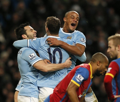 中足联颁奖：辽宁铁人外援姆本扎当选中甲赛季最佳球员（中足联年度颁奖：辽宁铁人外援姆本扎荣膺中甲赛季最佳球员）