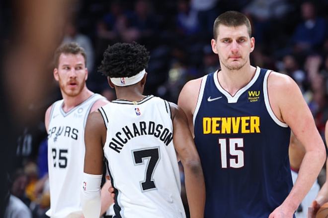 奥林匹亚科斯1-0客胜凯拉特，塔雷米助攻热尔松-马丁斯制胜（塔雷米送助攻，热尔松-马丁斯制胜，奥林匹亚科斯客场1-0力克凯拉特）