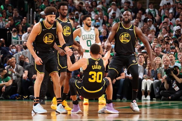 王哲林：新赛季首先要打好开局，希望常规赛有好的排名（王哲林：新赛季重在打好开局，力争常规赛排名靠前）